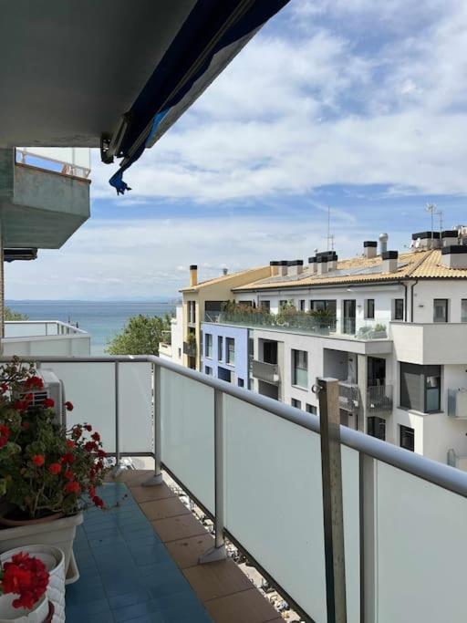 Moderno Y Amplio Apartamento En El Centro De Roses Exterior foto